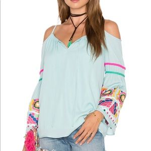 Vava cold shoulder shirt